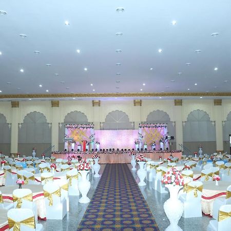 Gadiraju Palace Convention Centre & Hotel Visakhapatnam Zewnętrze zdjęcie