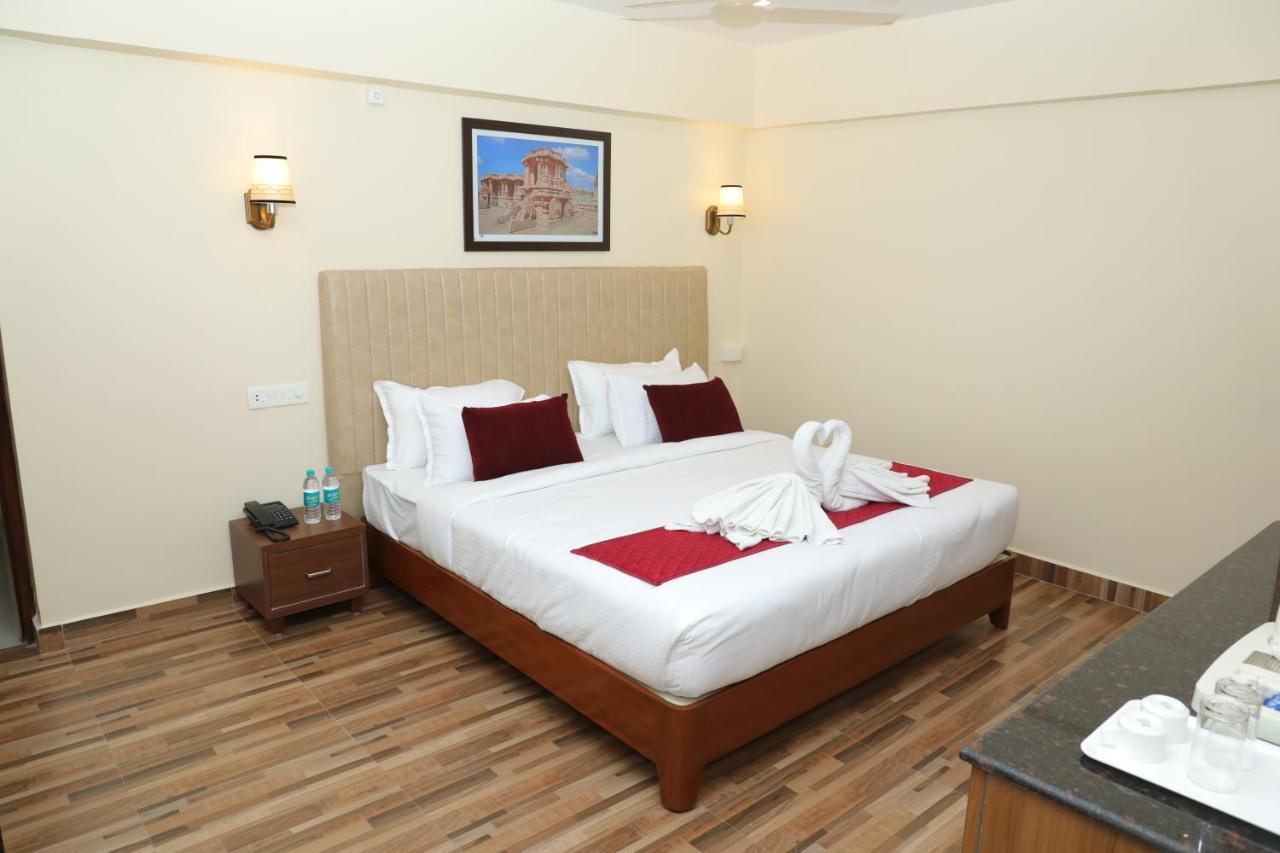 Gadiraju Palace Convention Centre & Hotel Visakhapatnam Zewnętrze zdjęcie