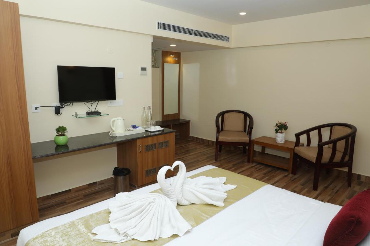 Gadiraju Palace Convention Centre & Hotel Visakhapatnam Zewnętrze zdjęcie