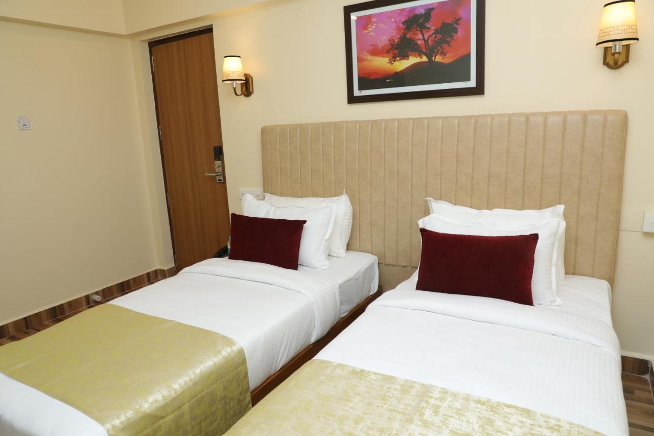 Gadiraju Palace Convention Centre & Hotel Visakhapatnam Zewnętrze zdjęcie