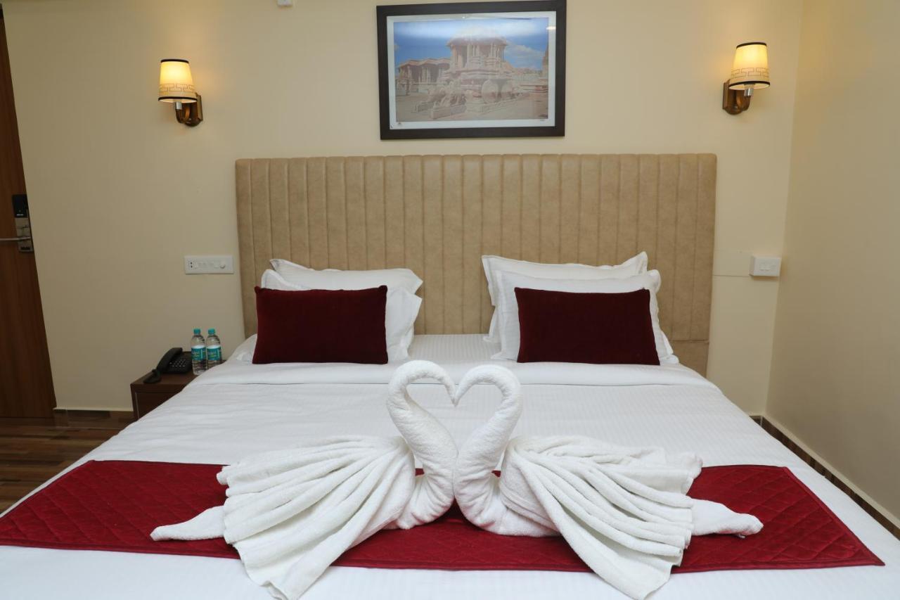 Gadiraju Palace Convention Centre & Hotel Visakhapatnam Zewnętrze zdjęcie
