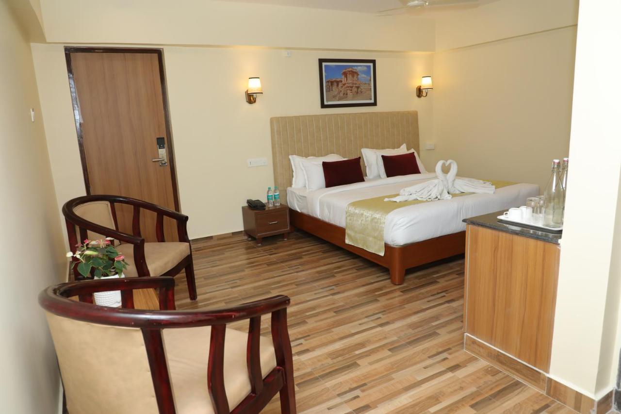 Gadiraju Palace Convention Centre & Hotel Visakhapatnam Zewnętrze zdjęcie