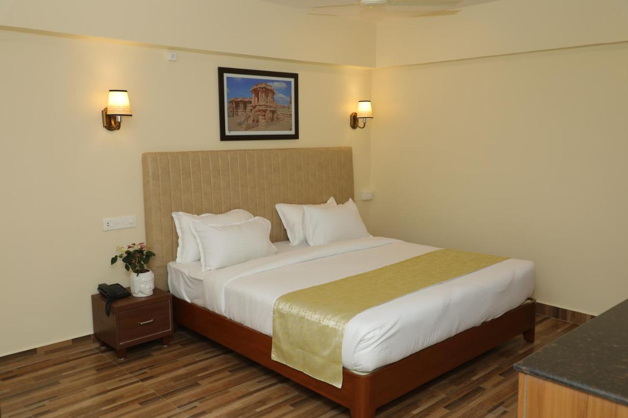 Gadiraju Palace Convention Centre & Hotel Visakhapatnam Zewnętrze zdjęcie