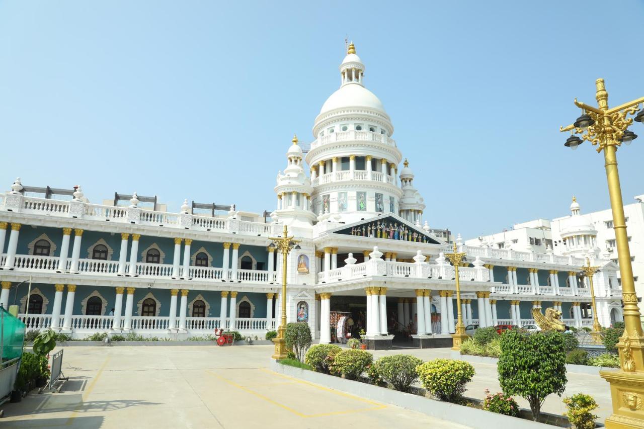 Gadiraju Palace Convention Centre & Hotel Visakhapatnam Zewnętrze zdjęcie