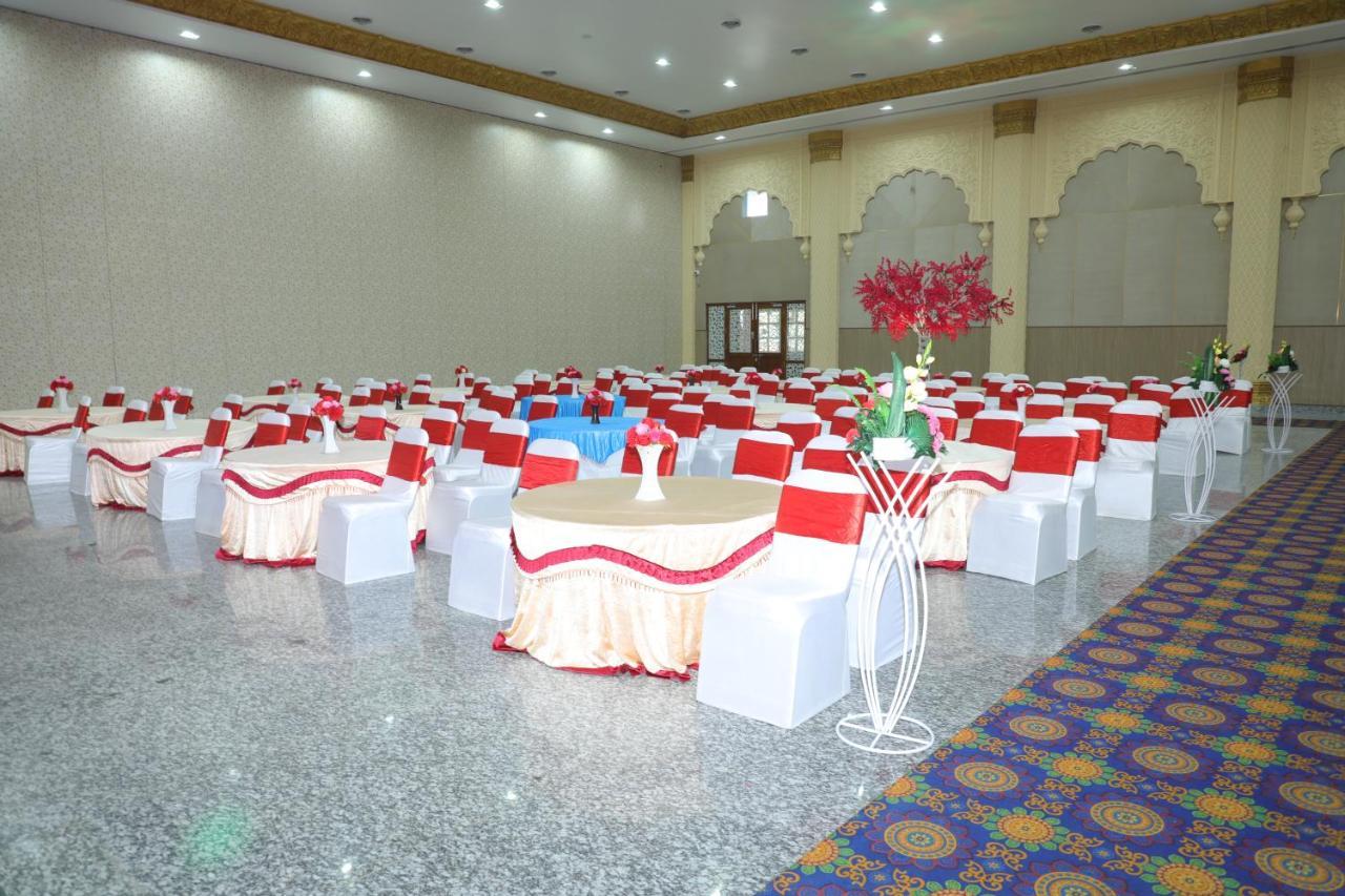 Gadiraju Palace Convention Centre & Hotel Visakhapatnam Zewnętrze zdjęcie