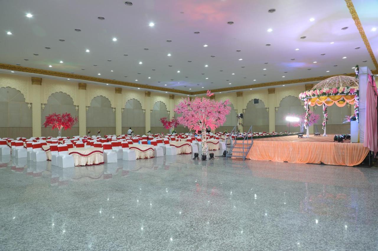 Gadiraju Palace Convention Centre & Hotel Visakhapatnam Zewnętrze zdjęcie
