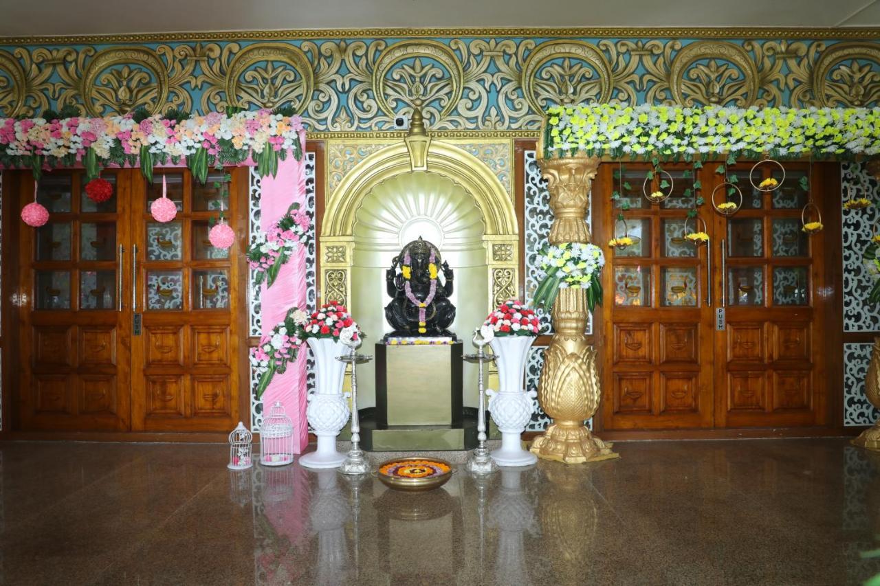Gadiraju Palace Convention Centre & Hotel Visakhapatnam Zewnętrze zdjęcie