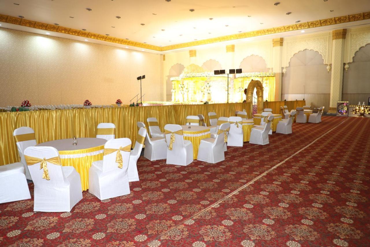 Gadiraju Palace Convention Centre & Hotel Visakhapatnam Zewnętrze zdjęcie