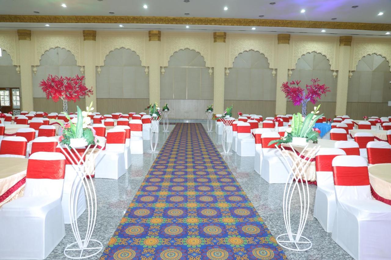 Gadiraju Palace Convention Centre & Hotel Visakhapatnam Zewnętrze zdjęcie