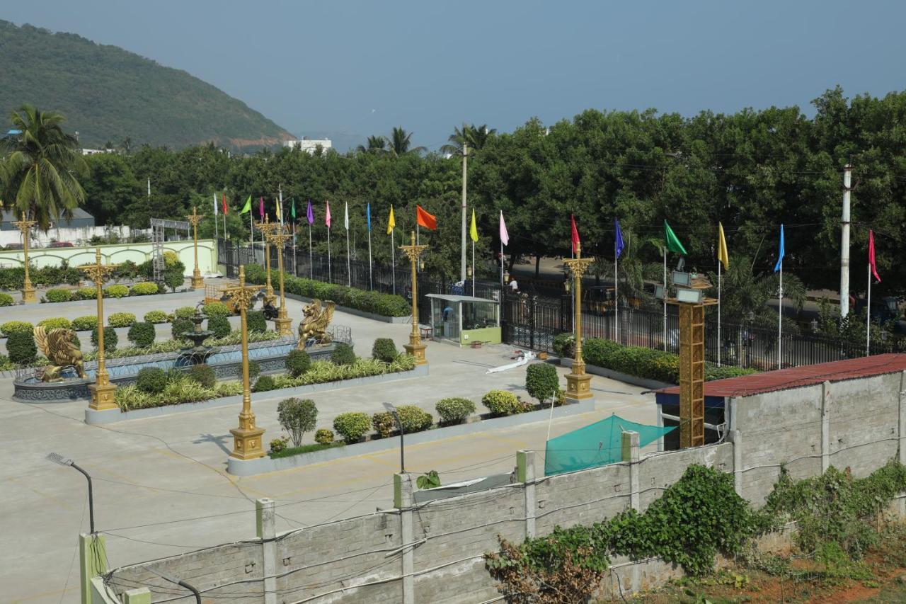 Gadiraju Palace Convention Centre & Hotel Visakhapatnam Zewnętrze zdjęcie