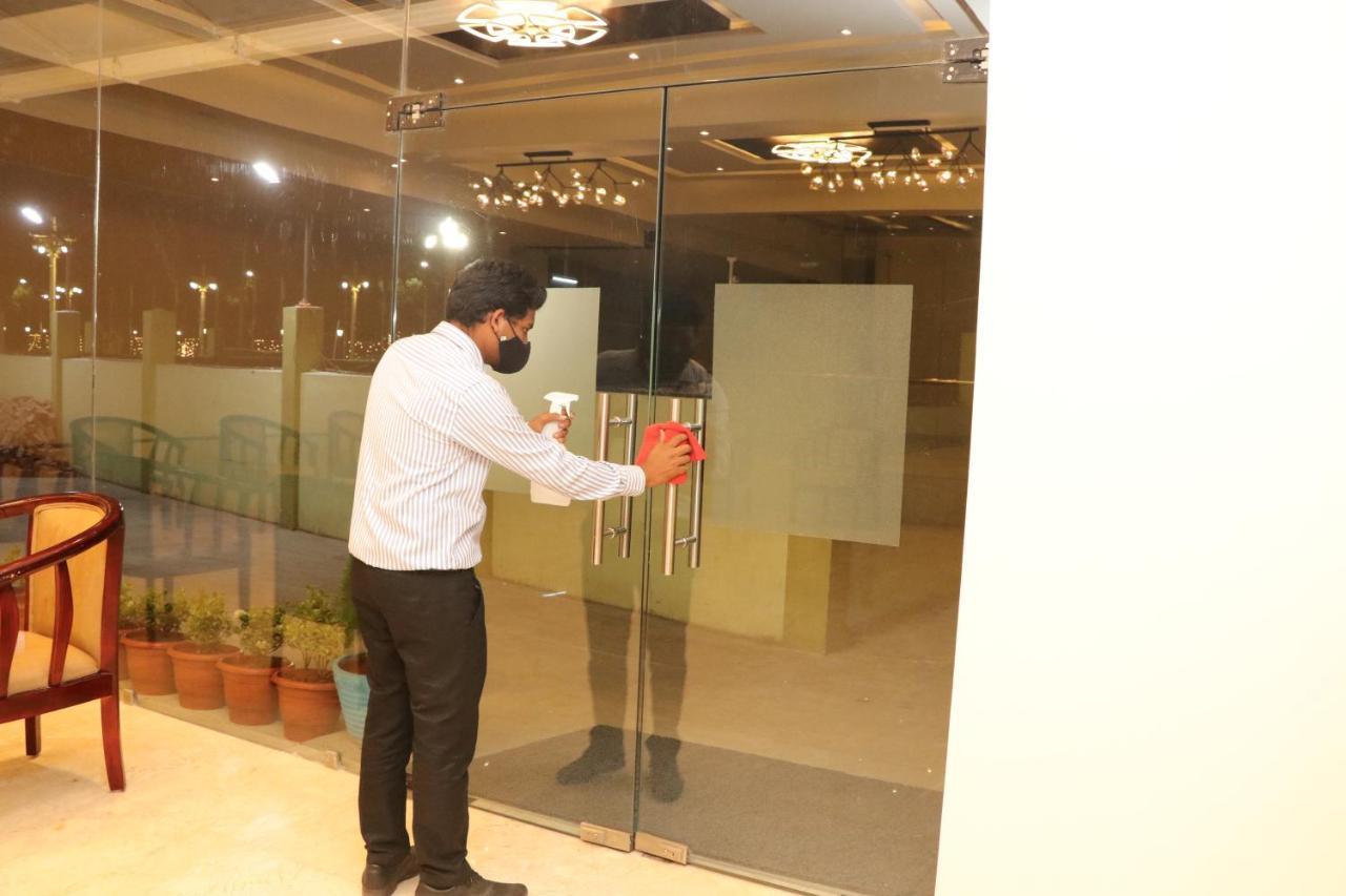 Gadiraju Palace Convention Centre & Hotel Visakhapatnam Zewnętrze zdjęcie