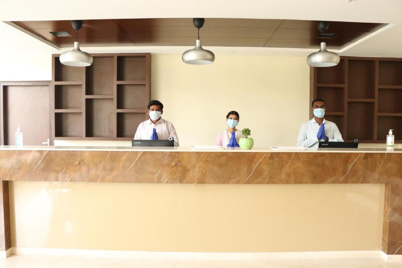 Gadiraju Palace Convention Centre & Hotel Visakhapatnam Zewnętrze zdjęcie