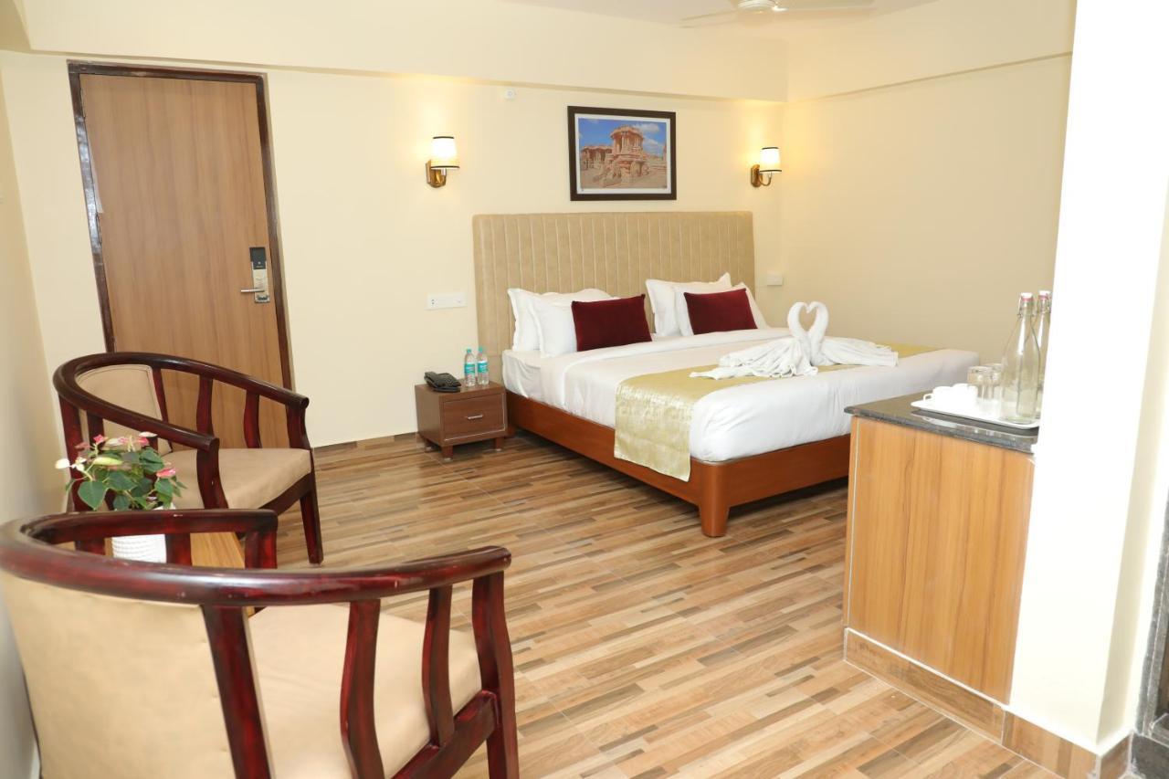 Gadiraju Palace Convention Centre & Hotel Visakhapatnam Zewnętrze zdjęcie