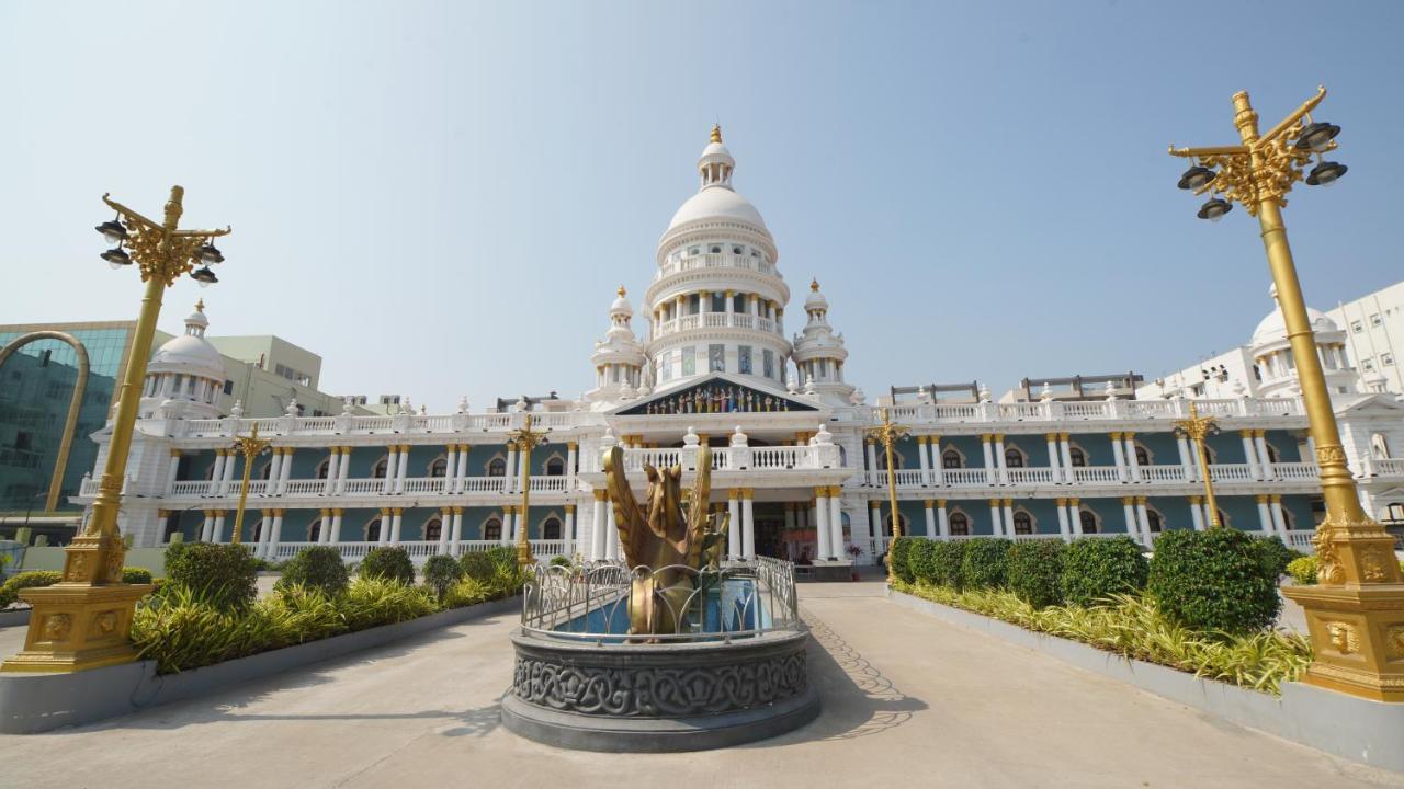 Gadiraju Palace Convention Centre & Hotel Visakhapatnam Zewnętrze zdjęcie