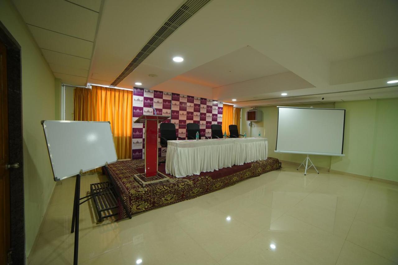 Gadiraju Palace Convention Centre & Hotel Visakhapatnam Zewnętrze zdjęcie