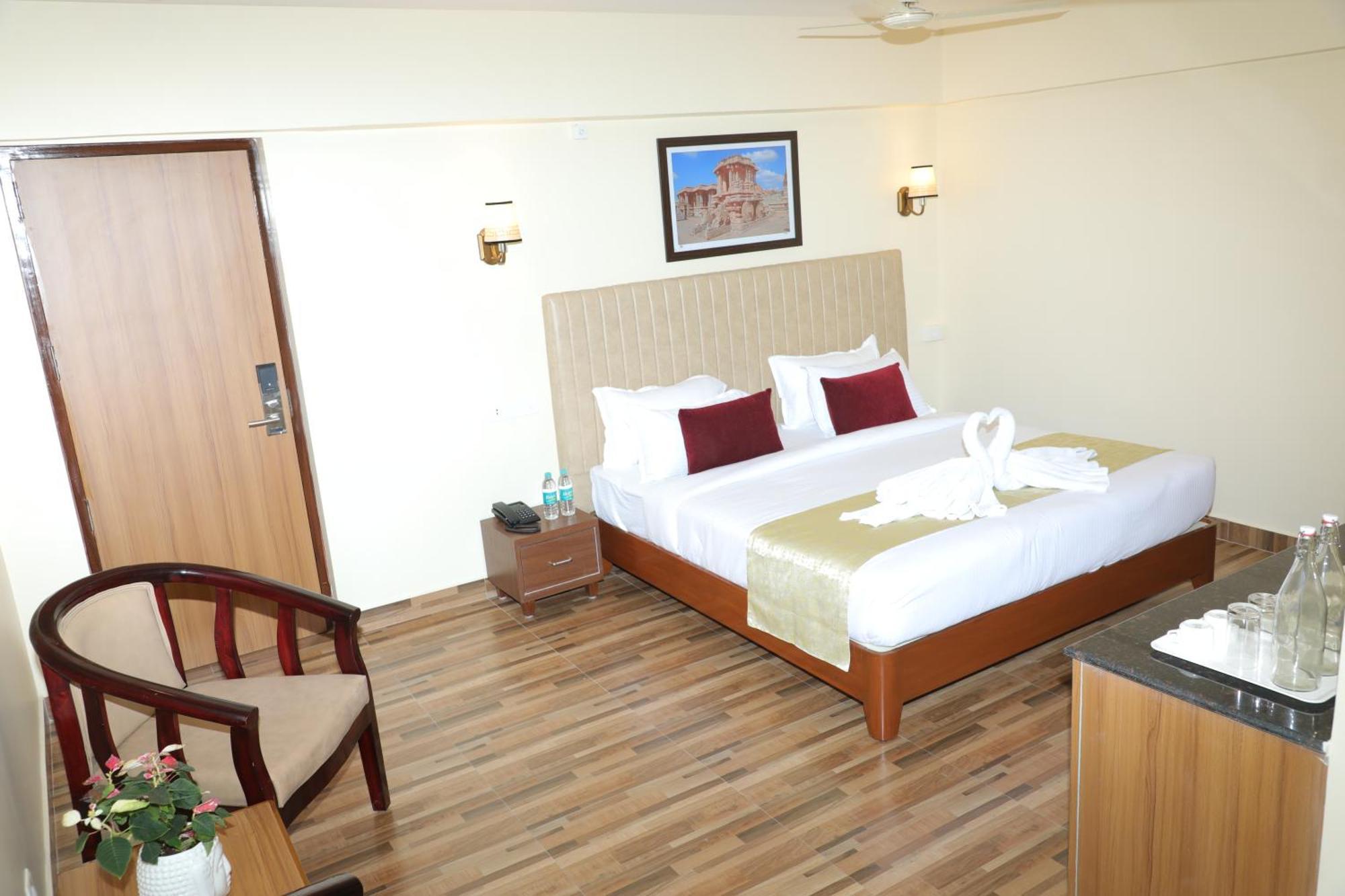 Gadiraju Palace Convention Centre & Hotel Visakhapatnam Zewnętrze zdjęcie